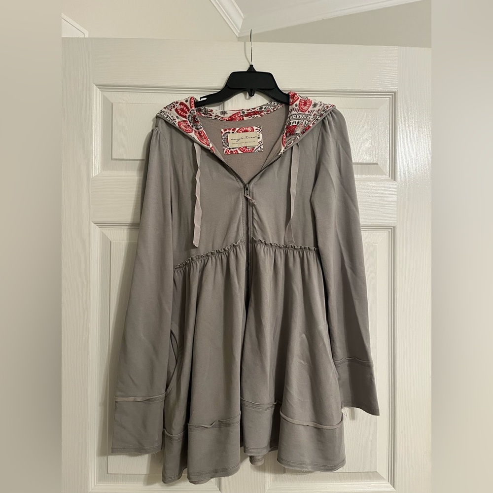 Evy’s Tree Sophie Hooded Cardigan. Silver/gray color. Size - small.